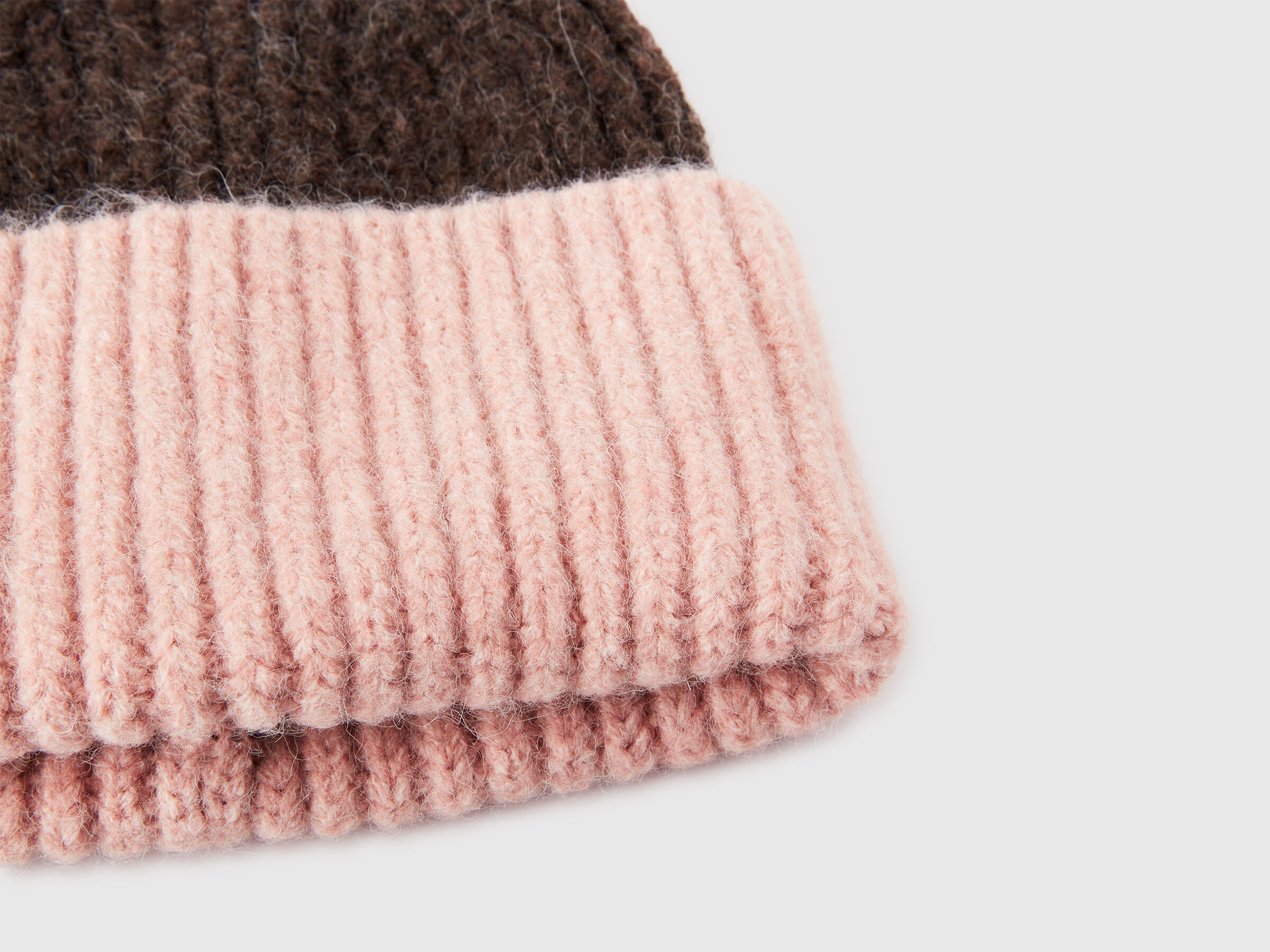CAP Women image number 3